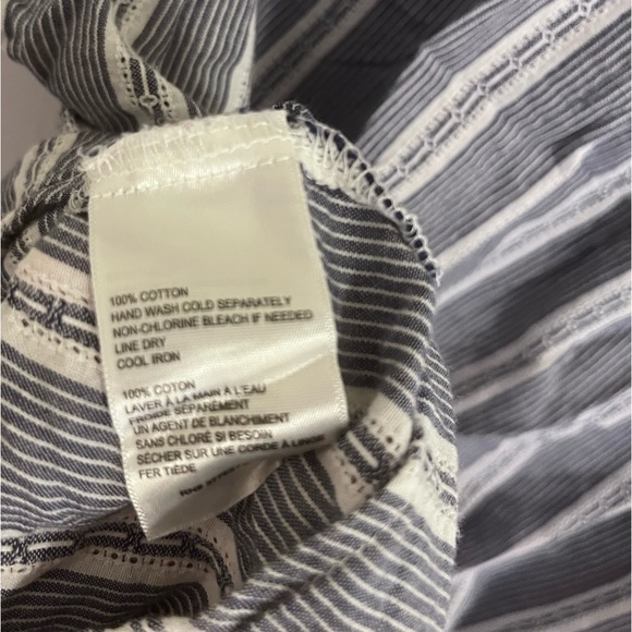 Rafaela Vertical stripe textured t-shirt. Button details. Size Medium. - Picture 8 of 10